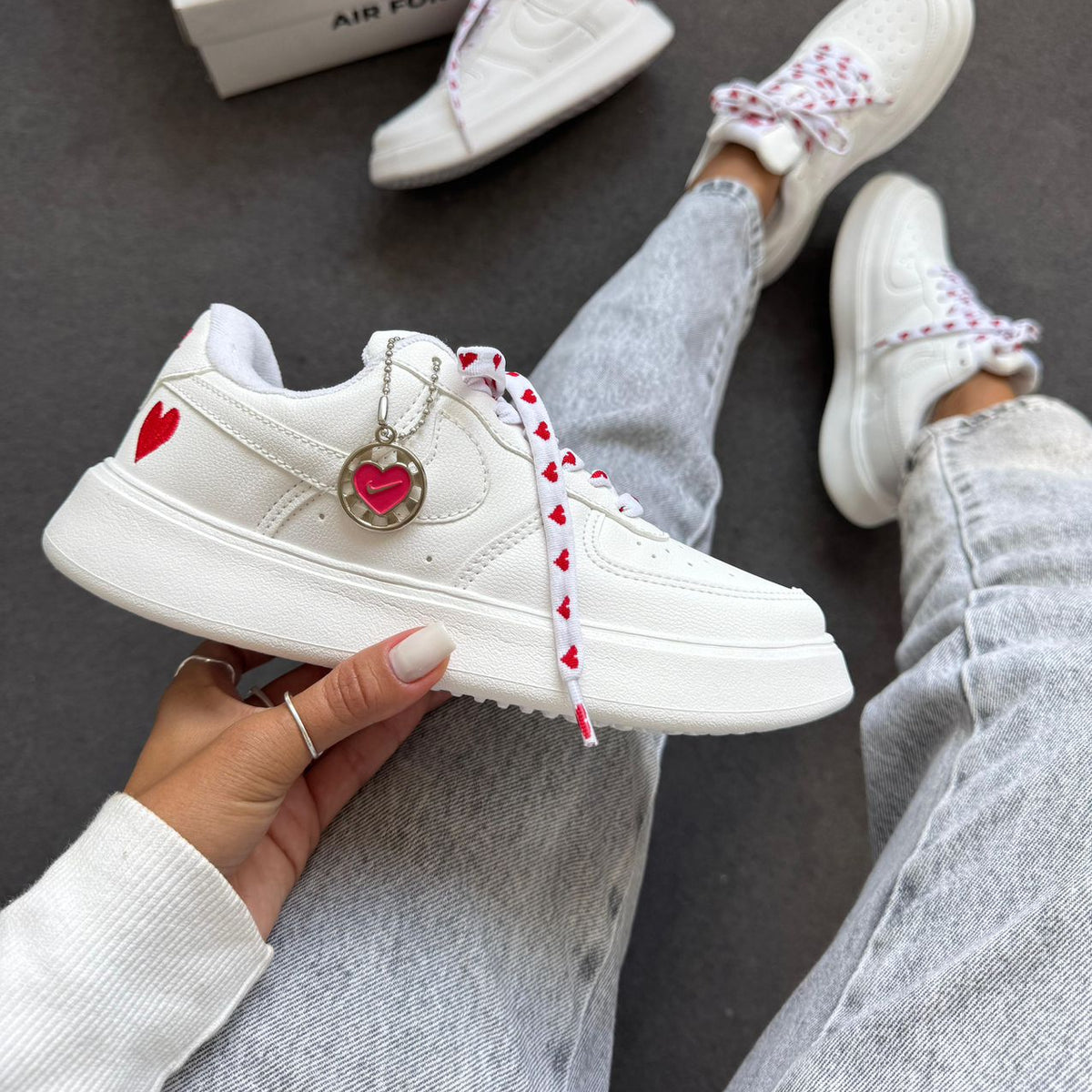 Tênis Nike Air Force Love x SB