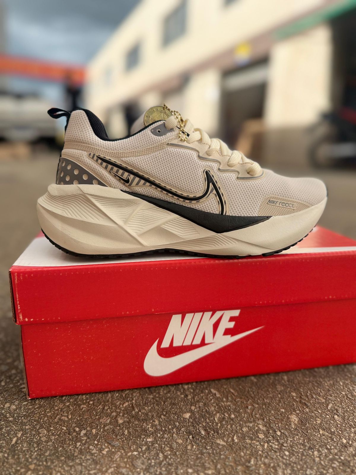 Tênis Nike Zoom React Preto e Branco