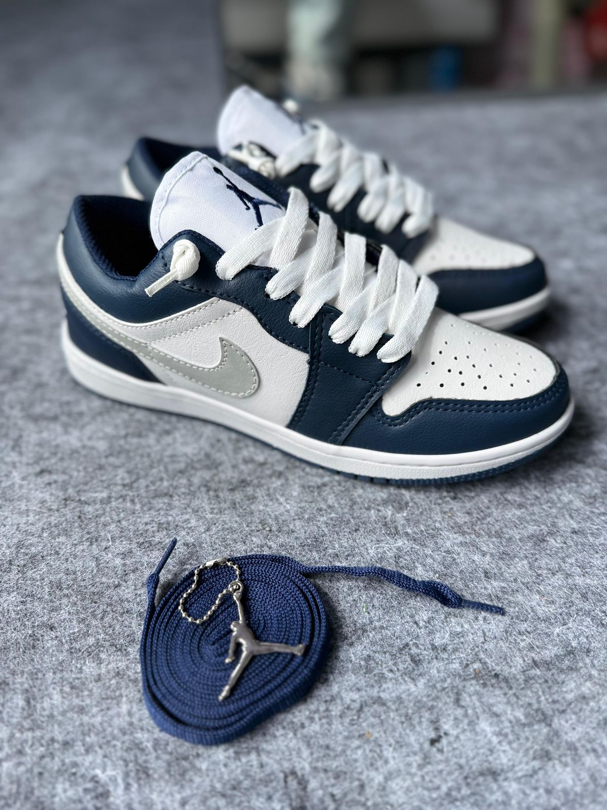 Tênis Nike Air Jordan Marinho • Branco • Cinza